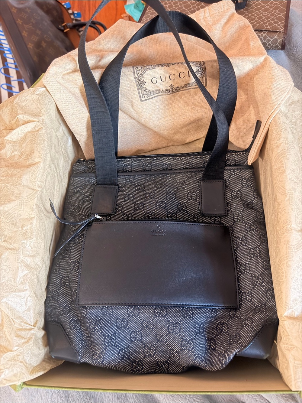GUCCI like new black shoulder bag canvas and leather. comes with box and dusty - Picture 2 of 15
